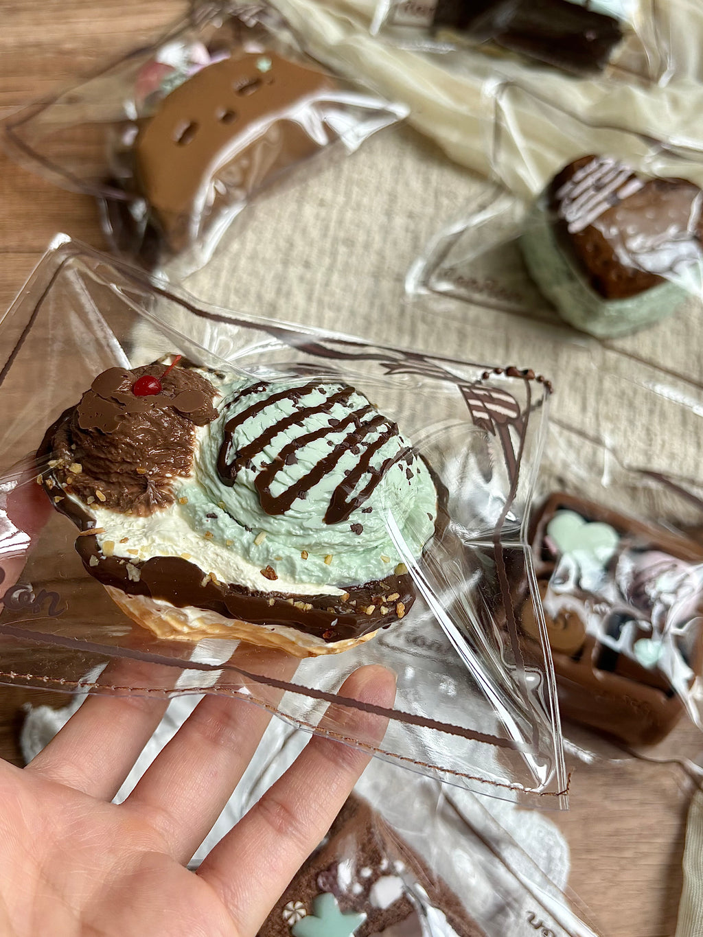【ミントチョコ】もちもちスクイーズ ブラインドボックス シリコン素材 低反発ストレス解消トイ