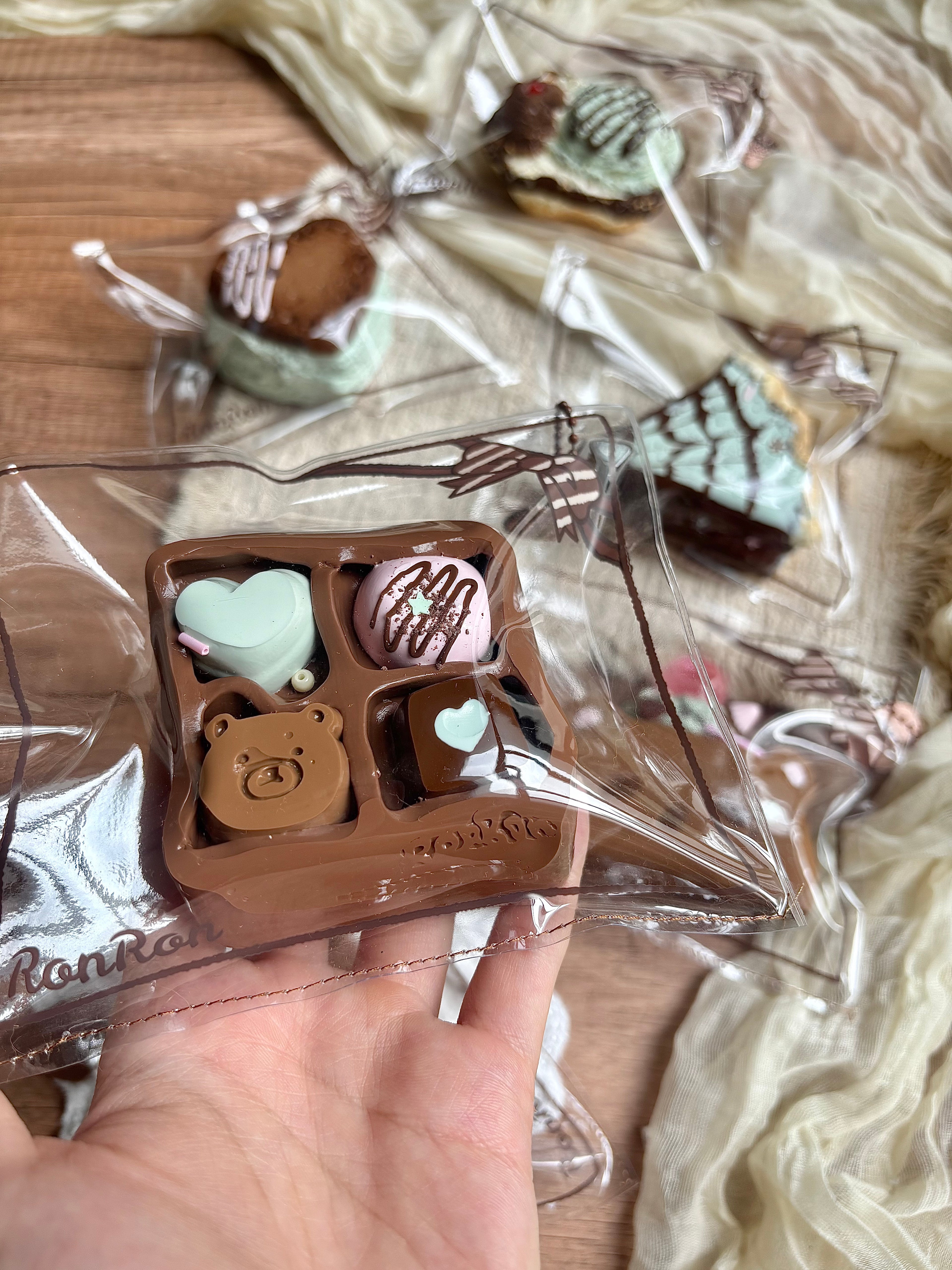 【ミントチョコ】もちもちスクイーズ ブラインドボックス シリコン素材 低反発ストレス解消トイ